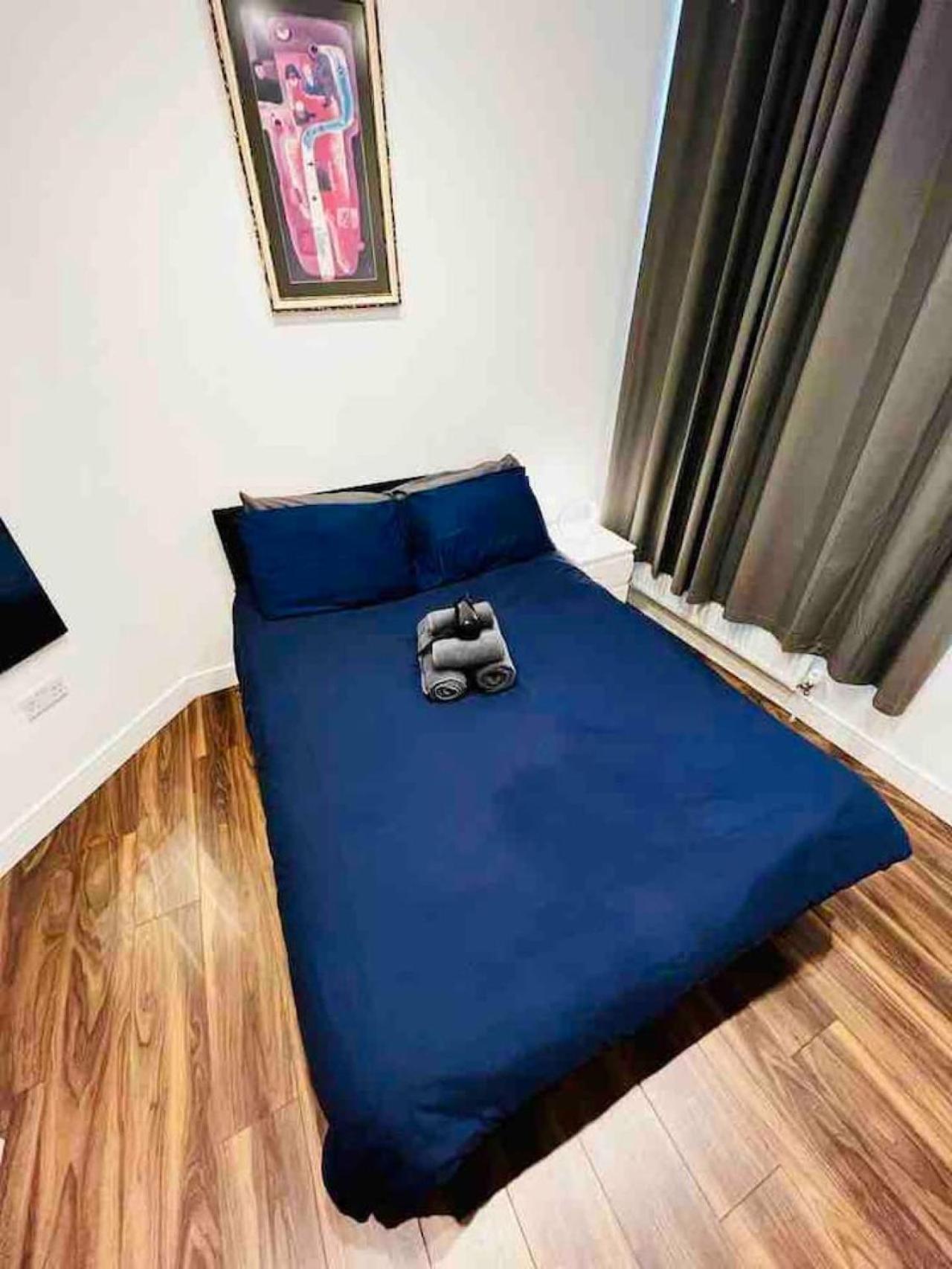 Central London Room *